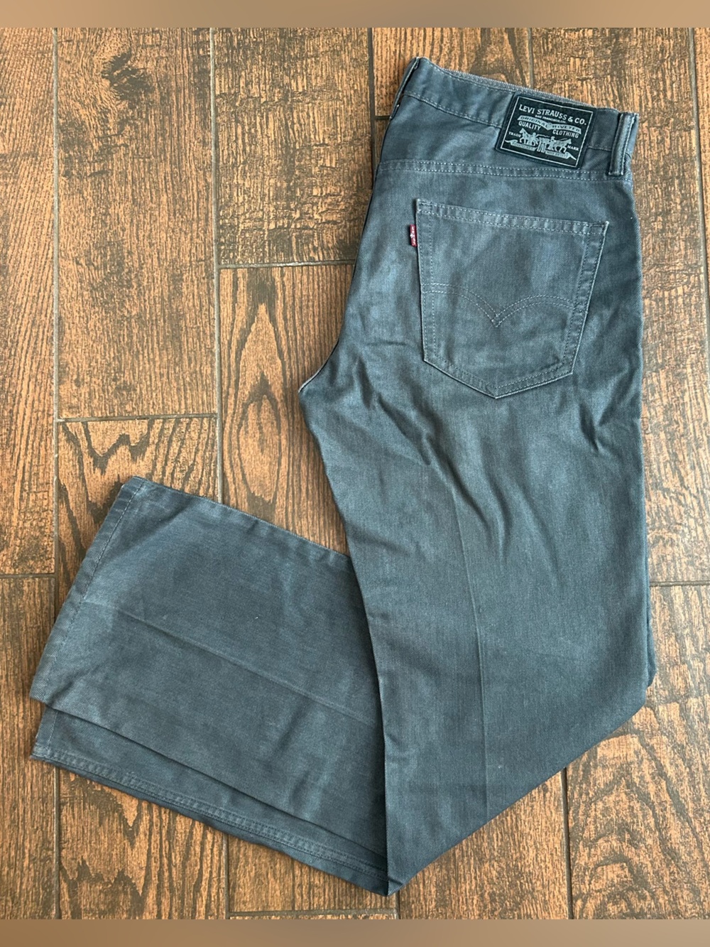 Men’s faded charcoal Levis strauss straight leg jeans size 33
